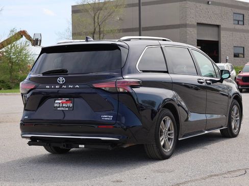 Used 2023 Toyota Sienna Limited AWD/4WD image 9