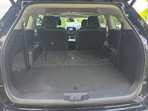 Used 2023 Toyota Highlander XLE AWD/4WD image 39