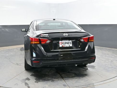 Used 2025 Nissan Altima 2.5 SV FWD image 8