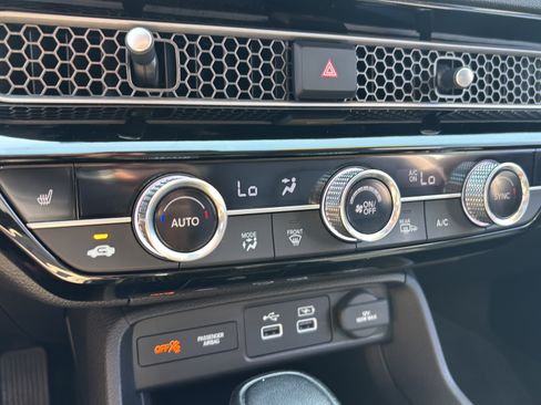 Certified 2022 Honda Civic Touring image 22