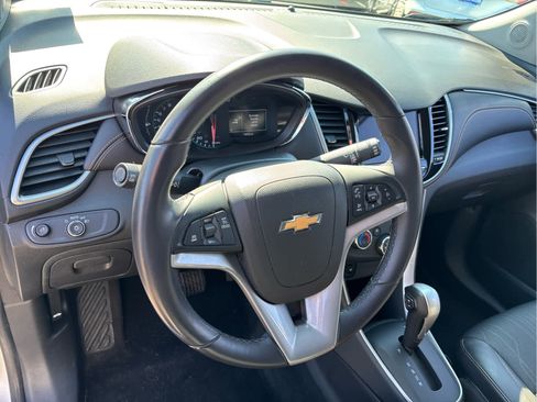 Used 2018 Chevrolet Trax LT w/ LT Convenience Package image 9
