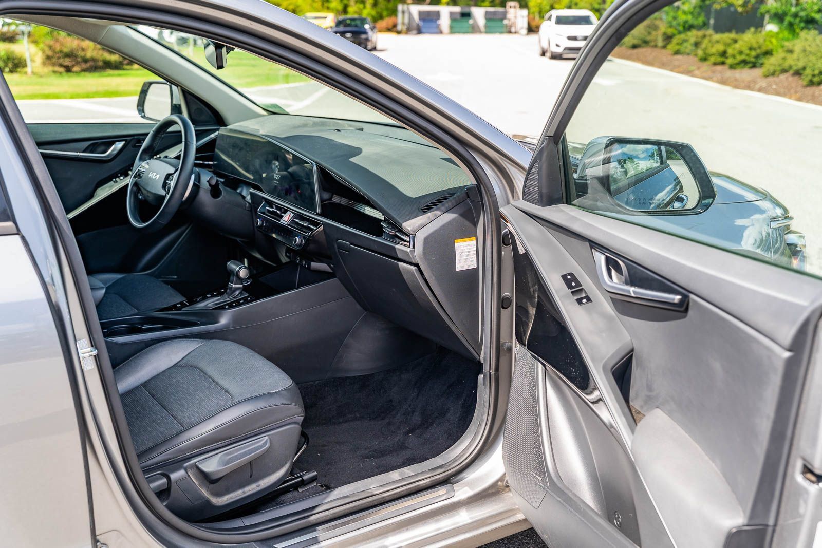 Used 2023 Kia Niro SX Touring FWD image 12