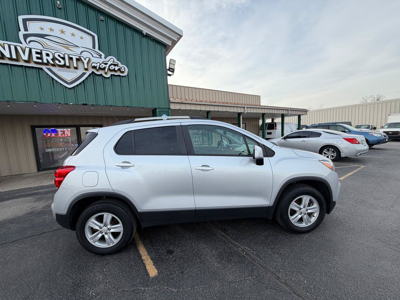 Used 2021 Chevrolet Trax LT AWD/4WD image 2