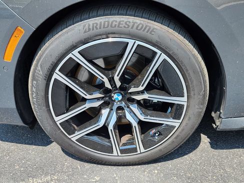 Used 2025 BMW 760i xDrive w/ Executive Package AWD/4WD image 19