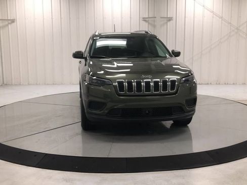 Used 2021 Jeep Cherokee Latitude AWD/4WD image 3