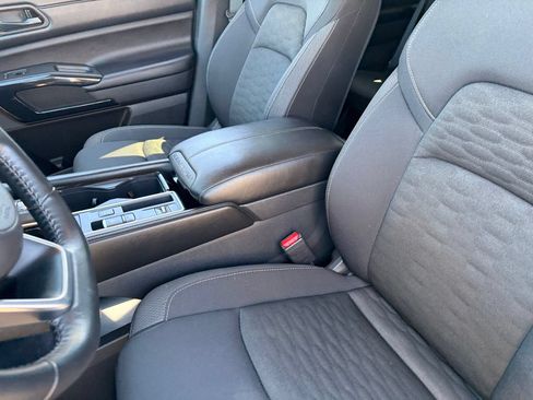 Certified 2025 Nissan Pathfinder SV FWD image 18