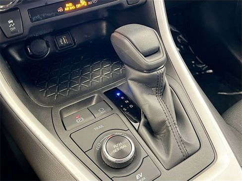 Used 2025 Toyota RAV4 XLE image 12