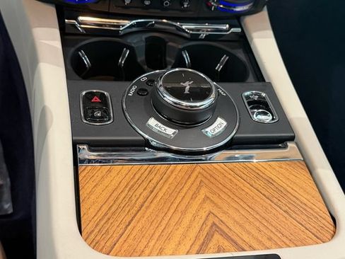 Used 2017 Rolls-Royce Dawn RWD image 19