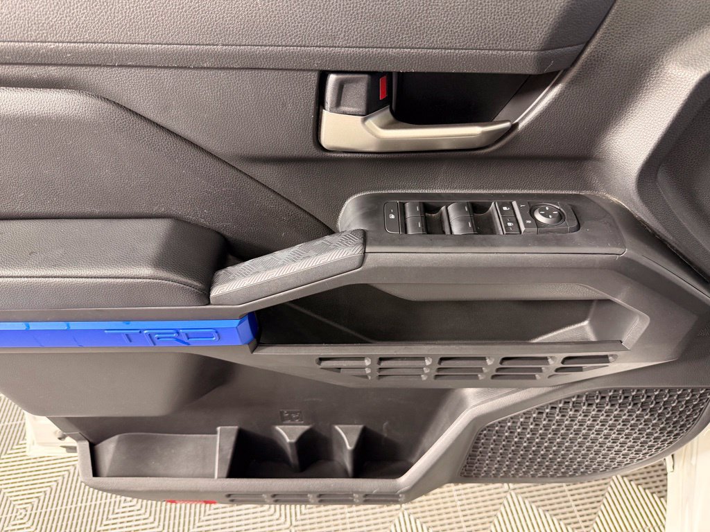 Certified 2025 Toyota Tacoma TRD Off-Road AWD/4WD image 17