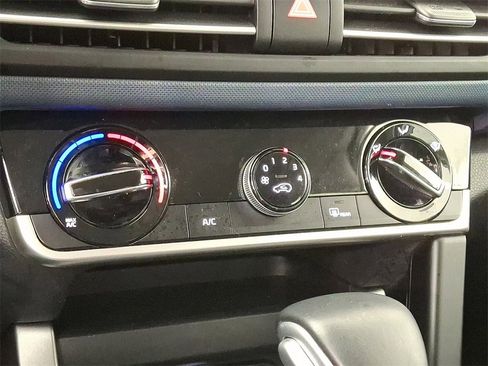 Used 2021 Kia Seltos S image 17