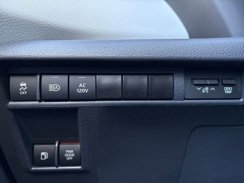 Used 2023 Toyota Sienna XSE image 26