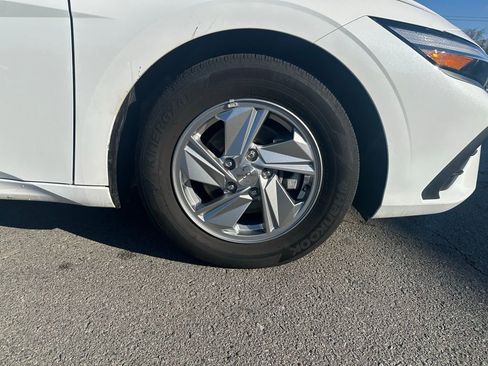 Used 2025 Hyundai Elantra SE image 33