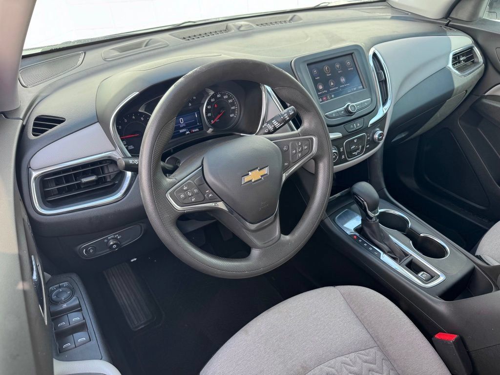 Used 2023 Chevrolet Equinox LS w/ LS Convenience Package FWD image 3