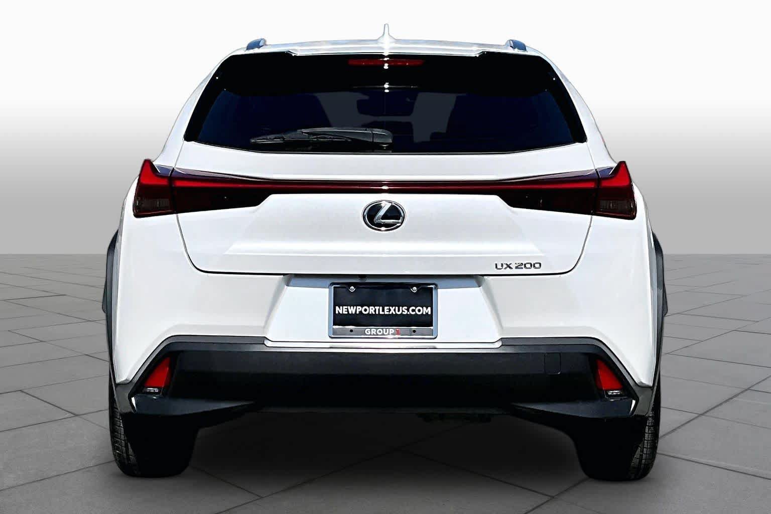 Used 2019 Lexus UX 200 w/ Premium Package FWD image 4