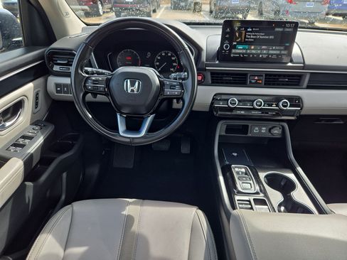 Used 2024 Honda Pilot Touring image 29
