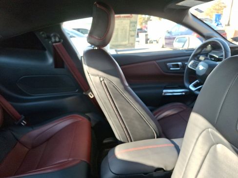Used 2025 Ford Mustang GT Premium image 13