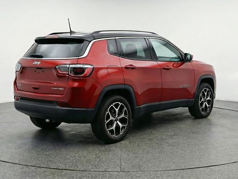 Used 2025 Jeep Compass Limited image 9