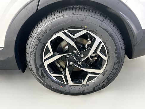 Used 2024 Kia Sportage LX image 11