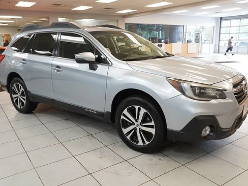 Used 2018 Subaru Outback 3.6R Limited AWD/4WD image 16