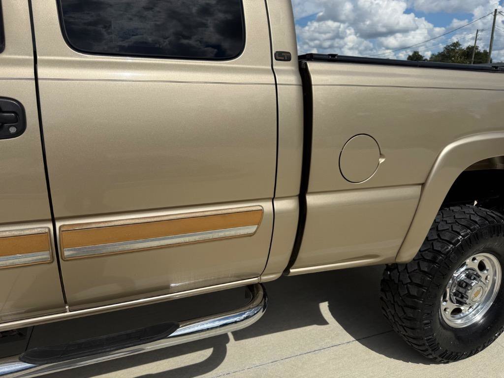 Used 2004 Chevrolet Silverado 2500 LT w/ Skid Plate Package AWD/4WD image 29