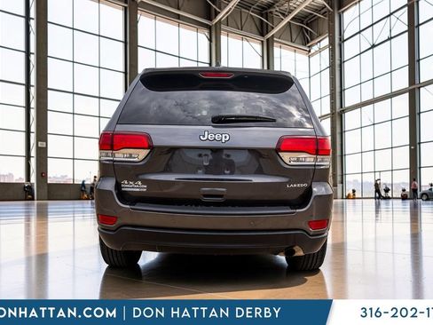 Used 2021 Jeep Grand Cherokee Laredo AWD/4WD image 30