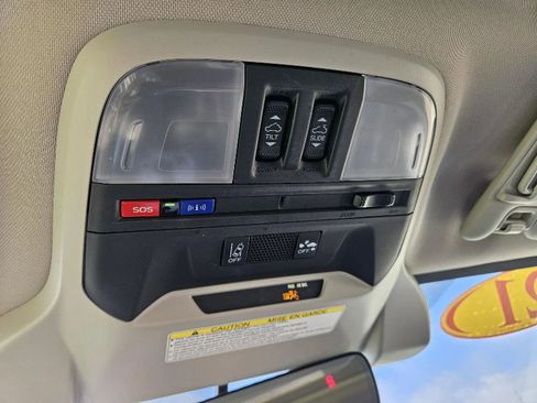 Used 2021 Subaru Crosstrek 2.0i Premium w/ Moonroof Package image 21