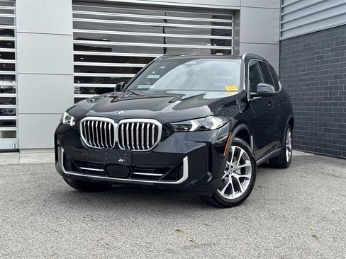 Used 2024 BMW X5 xDrive40i w/ Parking Assistance Package image 1
