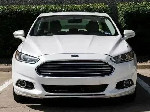 Used 2016 Ford Fusion SE w/ Equipment Group 502A FWD image 8