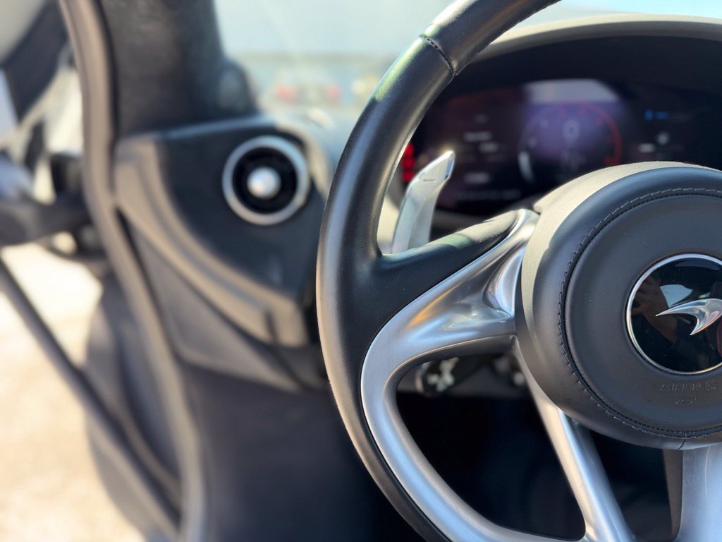 Used 2022 McLaren GT RWD image 9