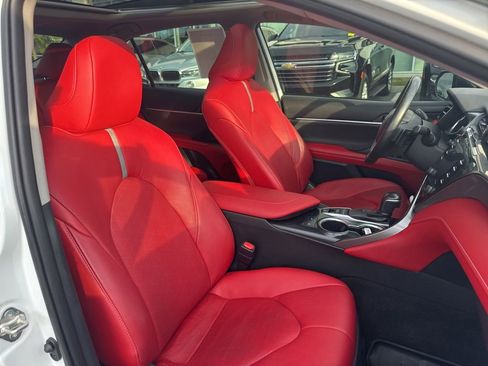 Used 2019 Toyota Camry XSE w/ Navigation Package FWD image 19