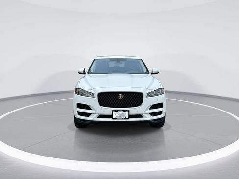 Used 2019 Jaguar F-PACE Prestige image 3