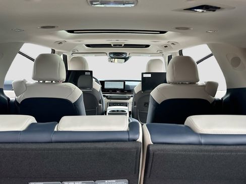 New 2025 Kia Carnival SX image 5