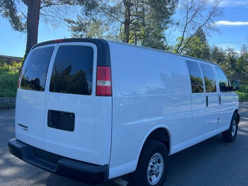 Used 2014 Chevrolet Express 3500 Extended RWD image 5