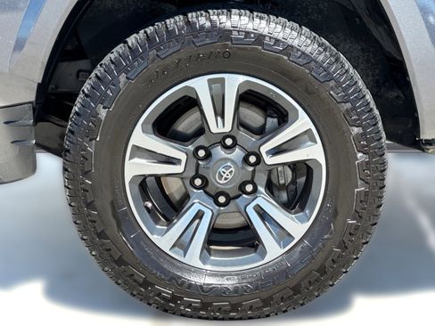 Used 2019 Toyota Tacoma TRD Sport AWD/4WD image 13