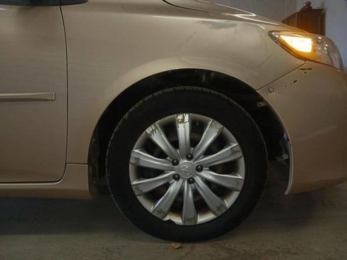 Used 2012 Toyota Corolla LE FWD image 19