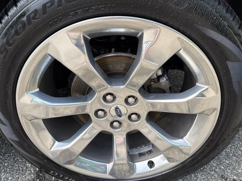 Used 2020 Ford Explorer Platinum w/ Premium Technology Package AWD/4WD image 11