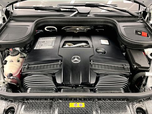 Used 2026 Mercedes-Benz GLS 580 4MATIC image 9