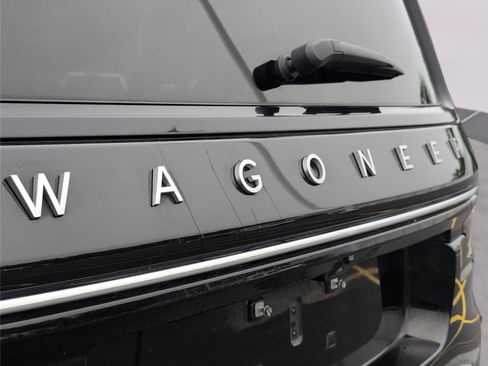 Used 2024 Jeep Wagoneer L Series II RWD image 32