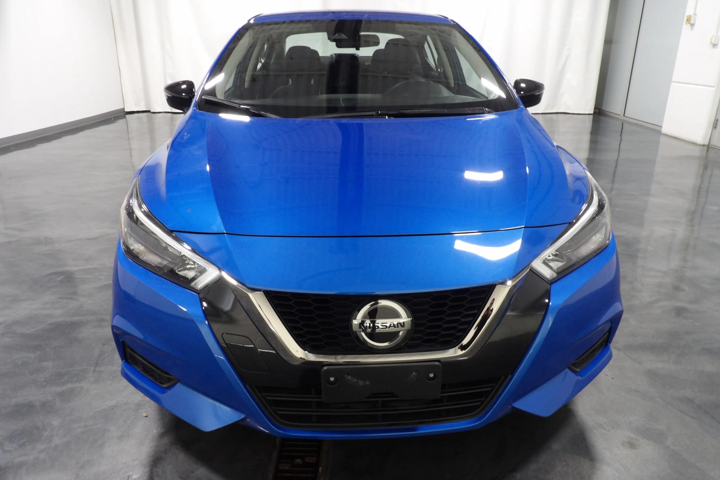 Used 2022 Nissan Versa SR w/ Convenience Package FWD image 3