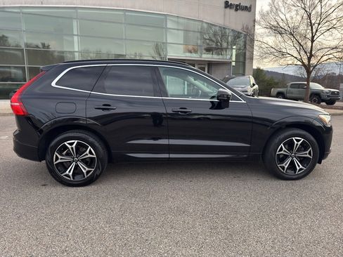 Certified 2022 Volvo XC60 B5 Momentum w/ Climate Package image 11