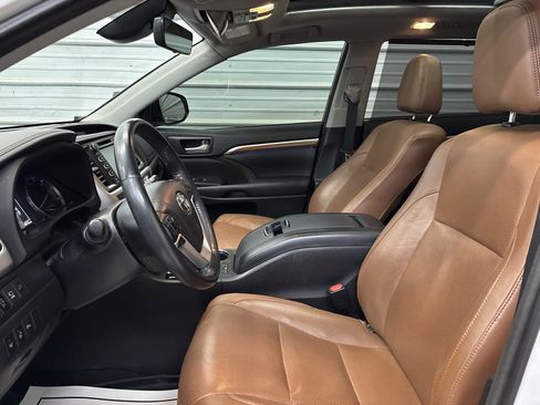 Used 2018 Toyota Highlander Limited Platinum image 8
