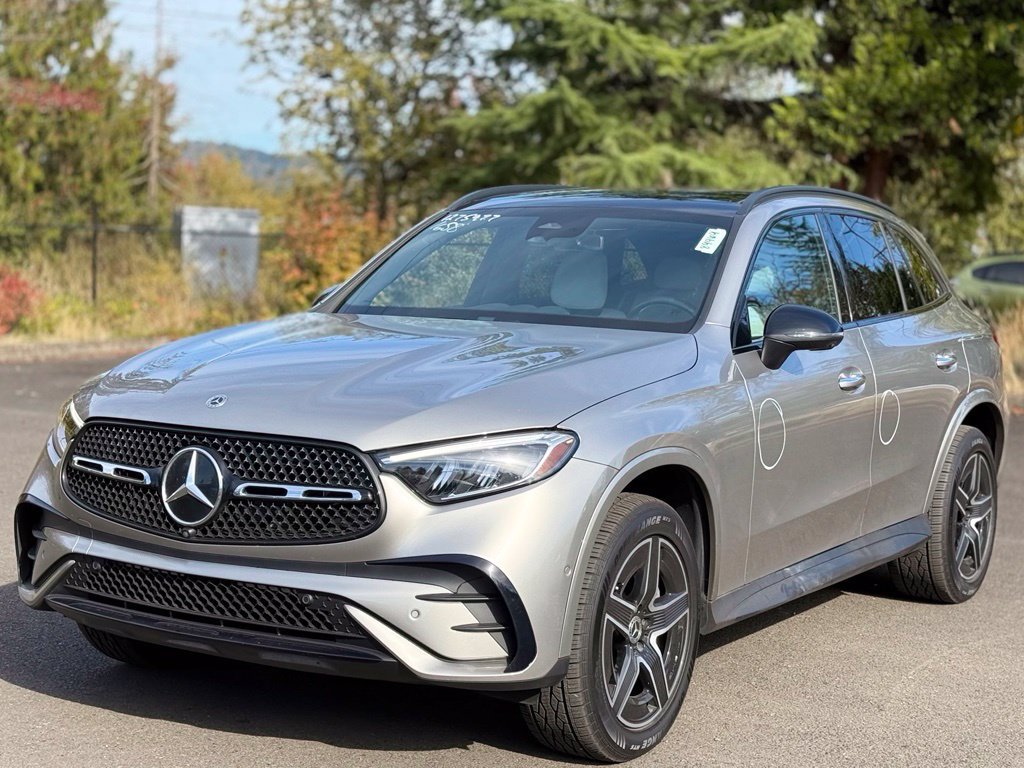 Used 2023 Mercedes-Benz GLC 300 4MATIC image 1