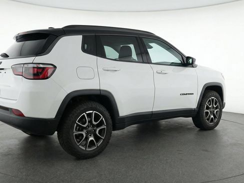 Used 2025 Jeep Compass Trailhawk AWD/4WD image 9