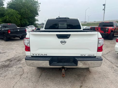 Used 2019 Nissan Titan SV AWD/4WD image 8