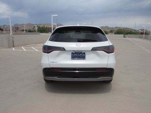 Used 2023 Honda HR-V EX-L image 7