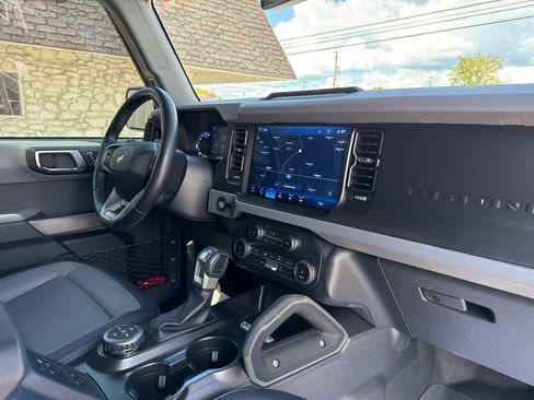 Used 2022 Ford Bronco Everglades image 24