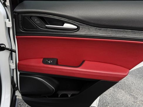 Used 2019 Alfa Romeo Stelvio AWD image 35