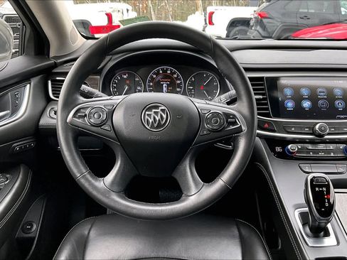 Used 2017 Buick LaCrosse Essence image 5