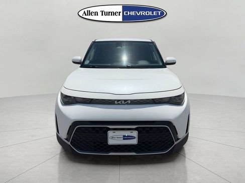 Used 2024 Kia Soul LX w/ Option Group 015 FWD image 2