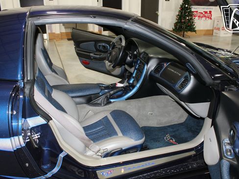 Used 2000 Chevrolet Corvette Coupe image 7